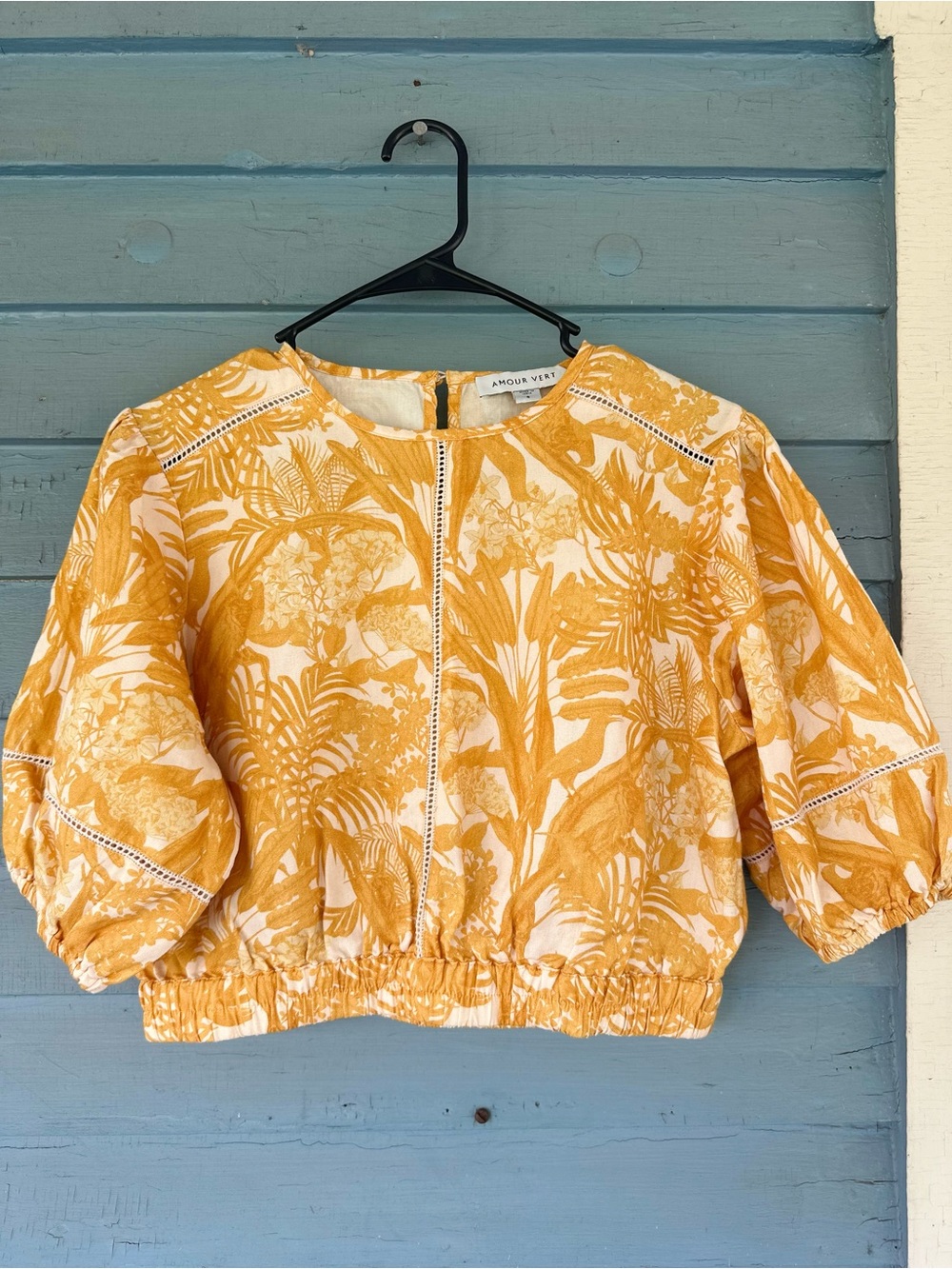 Amour Vert Cropped Blouse With Tropical Leaf Print and Puff Sleeves - Picture 2 of 6